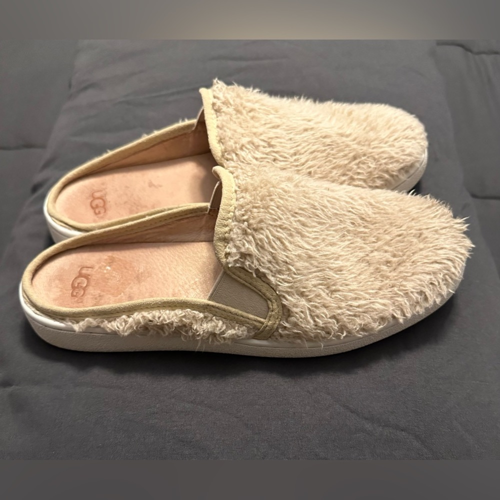 UGG Women’s LUCI 1091950 Slip On Shoes, Woman Size 8, Natural